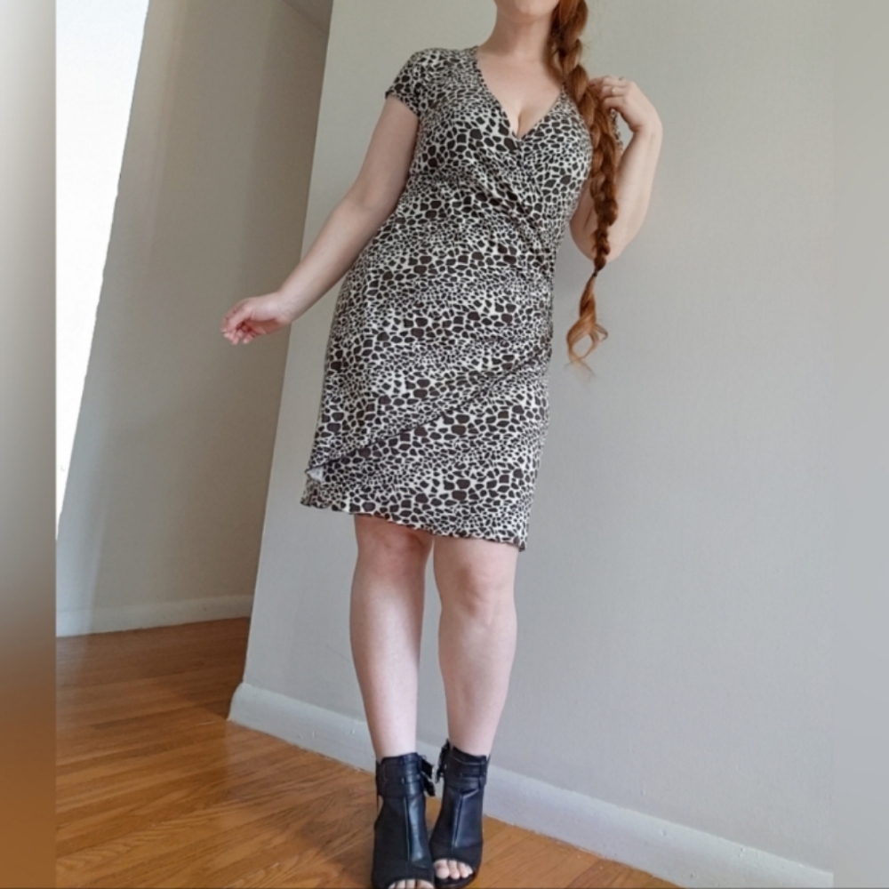 Vin rouge Y2k giraffe print crossover midi dress. Size L